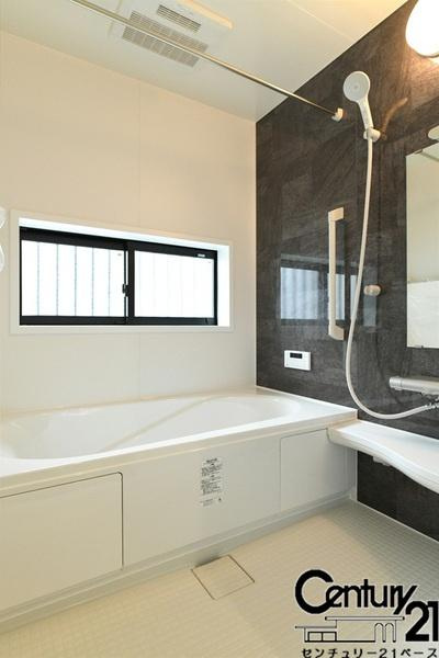 生駒市萩の台 Ｏ号棟 ／新築一戸建の内観：施工例|■ゆったりしたサイズの浴室です！足を伸ばしての入浴は疲れも癒してくれます！■