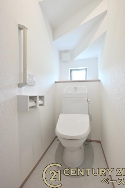 生駒市萩の台 Ｋ号棟 ／新築一戸建のトイレ|■ウォシュレット付きのお手洗いです！■