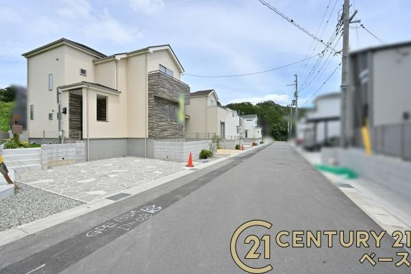生駒市萩の台 Ｌ号棟 ／新築一戸建の前面道路含む現地写真|■現地撮影写真■前面道路約６ｍ以上でお車の出し入れも楽々！