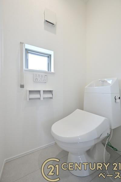 生駒市萩の台 Ｌ号棟 ／新築一戸建のトイレ|■ウォシュレット付きのお手洗いです！■
