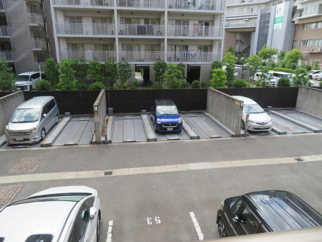 ユニイム八尾の駐車場