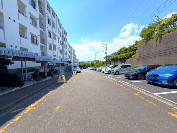 港南台プリンスハイツ弐号館の駐車場