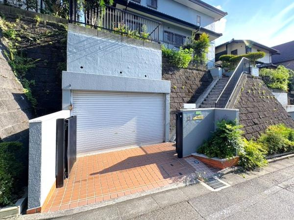 川崎市宮前区有馬９丁目の中古一戸建の駐車場