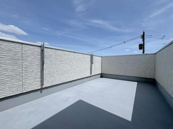 横浜市神奈川区羽沢町の中古一戸建のバルコニー