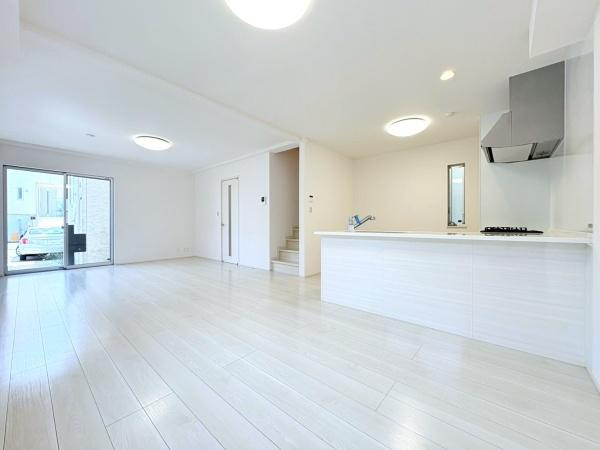 横浜市神奈川区羽沢町の中古一戸建の居間・リビング