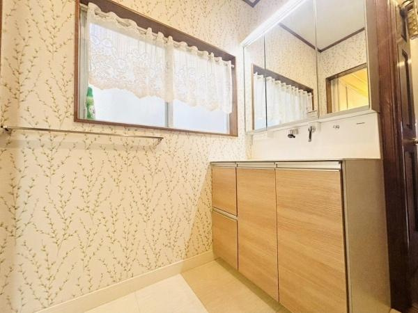 横浜市港北区高田西５丁目の中古一戸建の独立洗面台
