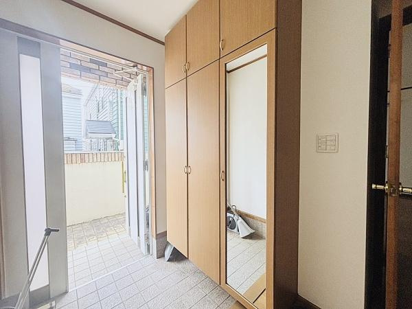 横浜市港北区高田西５丁目の中古一戸建の玄関