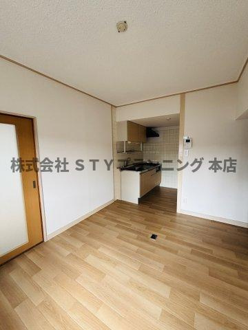 仲介手数料0円！イーストヒル寺山の居間・リビング