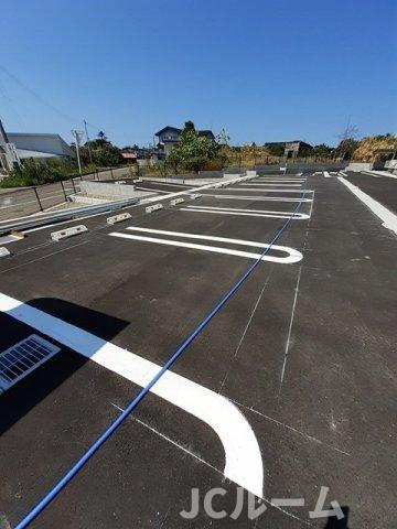 パインエコーの駐車場