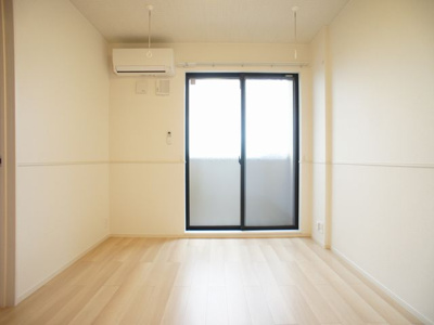 【居間・リビング】 | グランガーデン | 快適に過ごせるエアコンが付いています♪