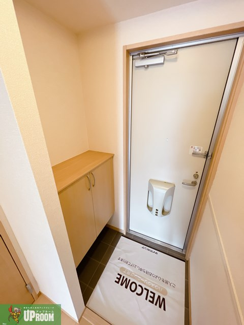 サンウィング B棟の玄関