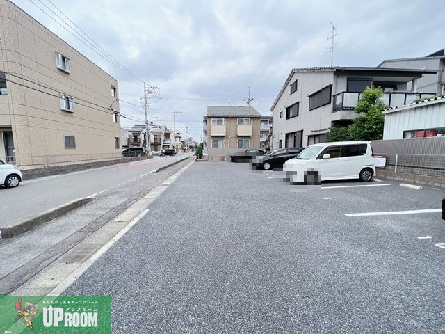 サンウィング B棟の駐車場