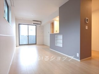 エミグランドＢの居間・リビング