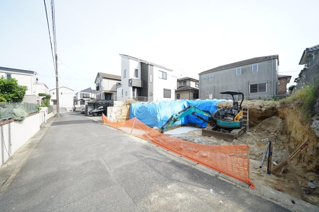 【横浜市旭区中白根2丁目38-24新築戸建て】★仲介手数料無料★（上白根小学校・上白根中学校）の前面道路含む現地写真