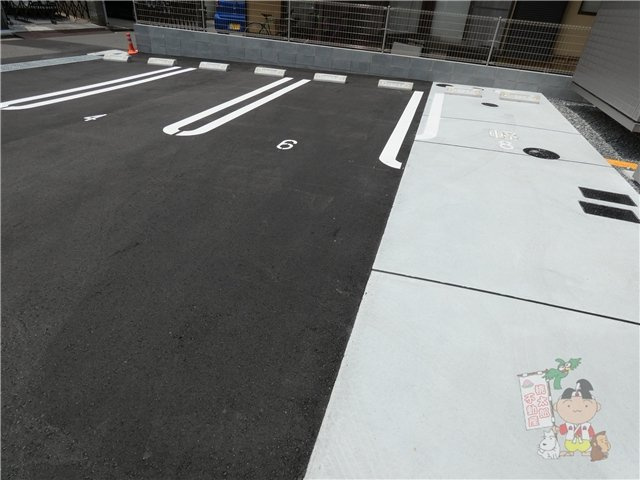 ブランノワールの駐車場