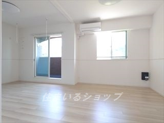サンフラワー　B棟の居間・リビング|人気の対面キッチン