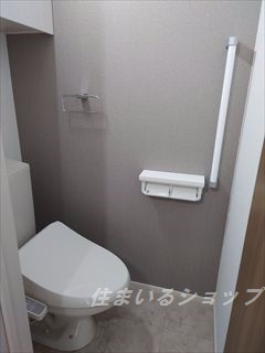 サンフラワー　B棟のトイレ|シャワートイレ・手すり・収納あり