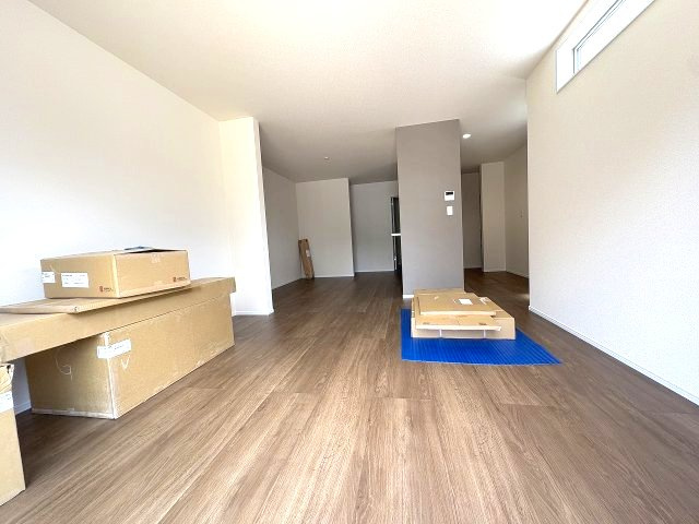 【居間・リビング】 | 福岡市東区若宮3丁目第23　1号棟（全2棟）【仲介手数料無料・0円】 | 現地写真。