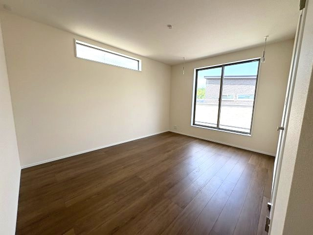 【寝室】 | 福岡市東区若宮3丁目第23　1号棟（全2棟）【仲介手数料無料・0円】 | 現地写真。2階主寝室です。