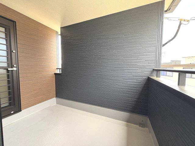 【バルコニー】 | 福岡市東区若宮3丁目第23　2号棟（全2棟）【仲介手数料無料・0円】 | 現地写真。インナーバルコニーです。