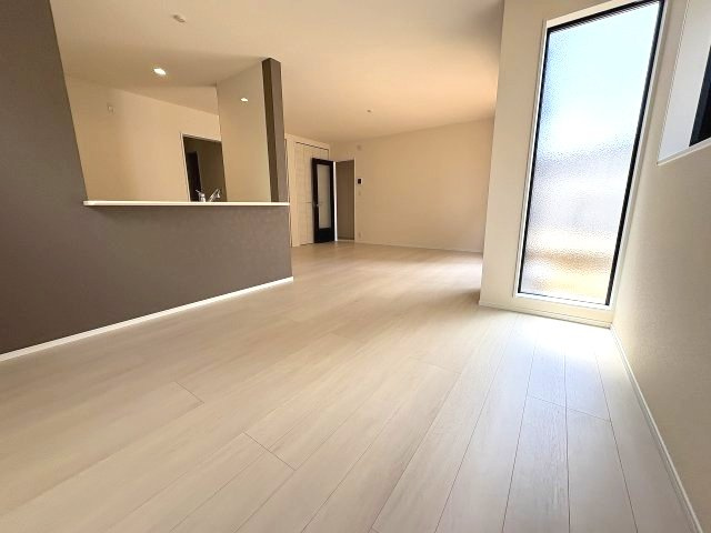 【居間・リビング】 | 福岡市東区若宮3丁目第23　2号棟（全2棟）【仲介手数料無料・0円】 | 現地写真。