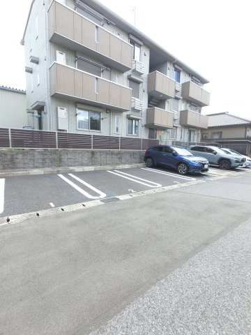 GrandBonheurの駐車場