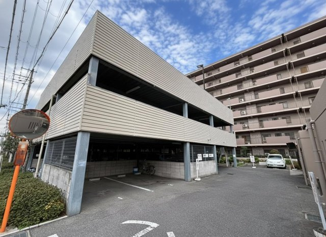 フェルティ・パーク平野ウエストコートの駐車場|敷地内に駐車場あり。お車をお持ちの方にも安心の住環境です♪