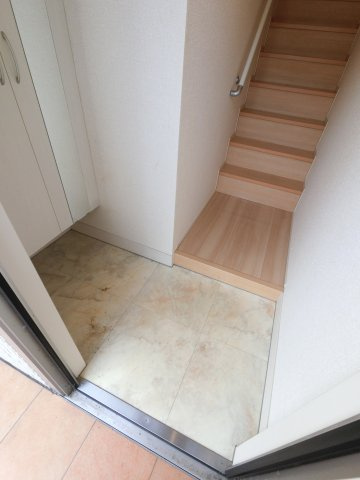 アマービレ B棟の玄関