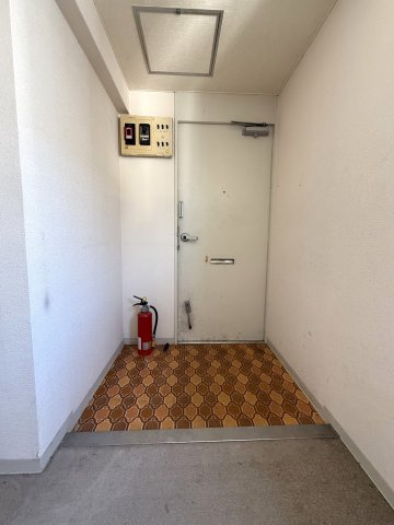 第二駅南ハイツの玄関