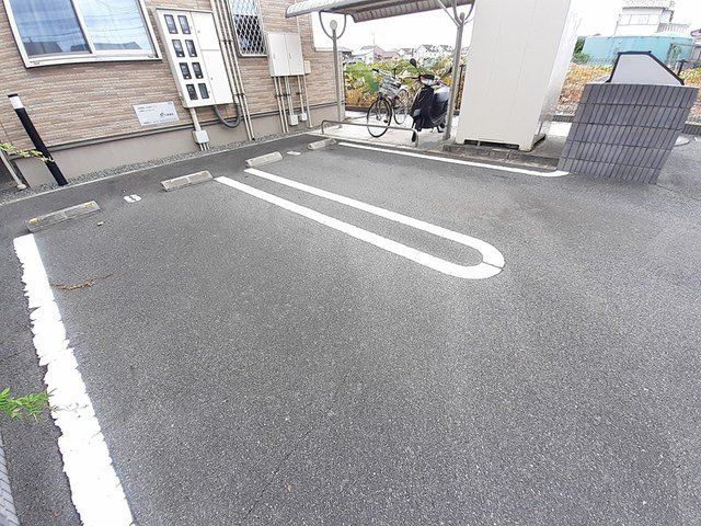 ポーシェガーデン６の駐車場