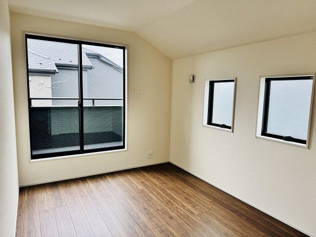 八王子市　上壱分方町　新築一戸建て　１８期の子供部屋|～2階バルコニーに面している6.0帖の洋室です～