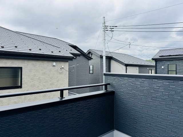 八王子市　上壱分方町　新築一戸建て　１８期のバルコニー|～陽当たりの良いバルコニー　洗濯物がよく乾きそうです～