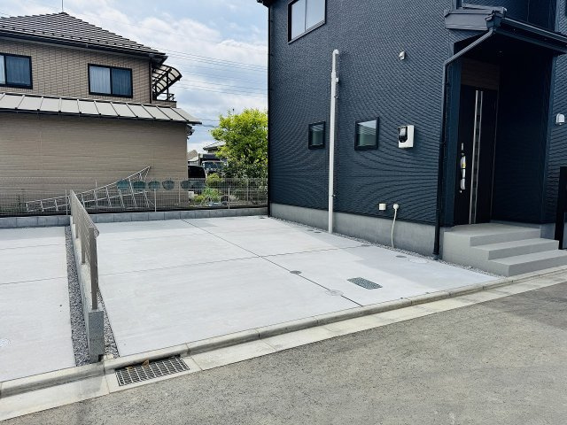 八王子市　上壱分方町　新築一戸建て　１８期の駐車場|～並列2台駐車可能カースペース～