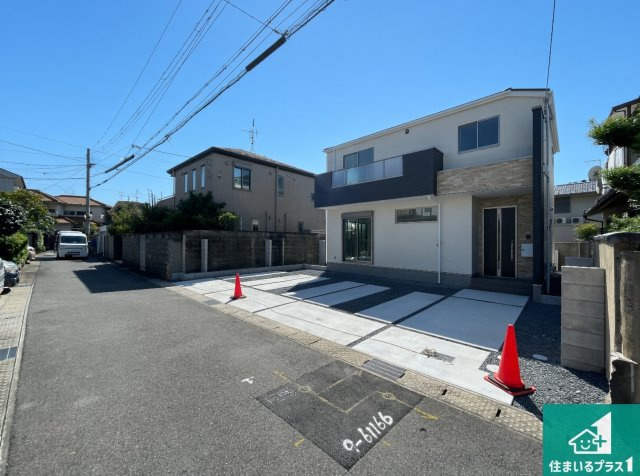 宇治市羽拍子町　第3期　新築一戸建ての前面道路含む現地写真|周辺は閑静な住宅街！前面道路広々で車の出し入れも便利です。駐車が苦手な方でも安心して車庫入れできます！