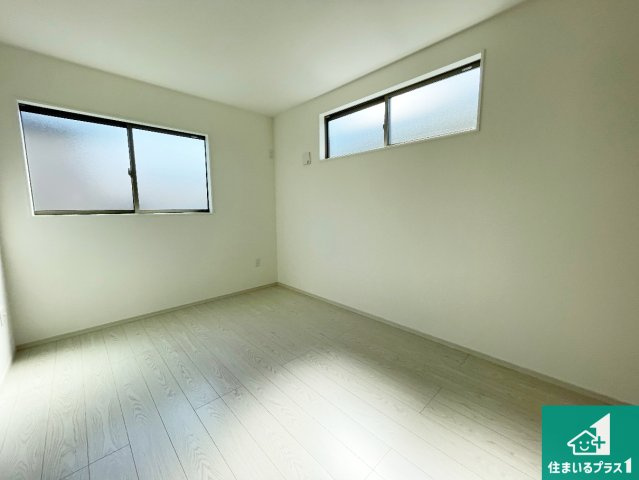 宇治市羽拍子町　第3期　新築一戸建ての洋室|シンプルな洋室は、自分好みのインテリアが楽しめます♪ご家族とインテリアや家具を選びに行くのは新築購入時の醍醐味の一つです。ぜひお楽しみください♪