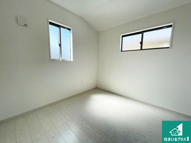 宇治市羽拍子町　第3期　新築一戸建ての洋室|収納スペースが充実しているので子供の成長に合わせてたくさん収納ができます！家族構成に合わせた様々な活用ができる収納！