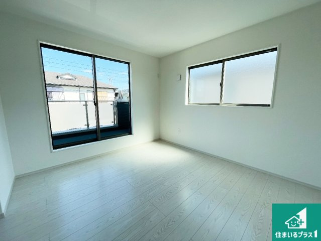 宇治市羽拍子町　第3期　新築一戸建ての洋室|一室あると便利な和室は客間としてだけでなく、小さなお子様のプレイルームや食後のくつろぎスペースとしてもご利用いただけます。収納もついていますので大活躍間違いなし！