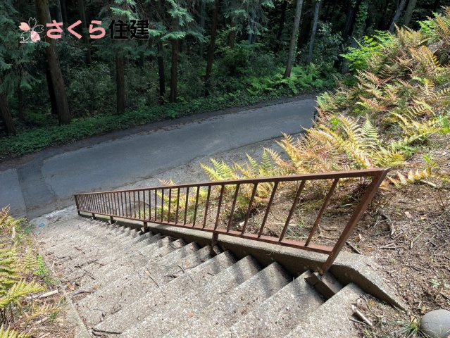 那須烏山市月次　売地の外観|階段に手すりが付いてるので昇り降り時も安心！