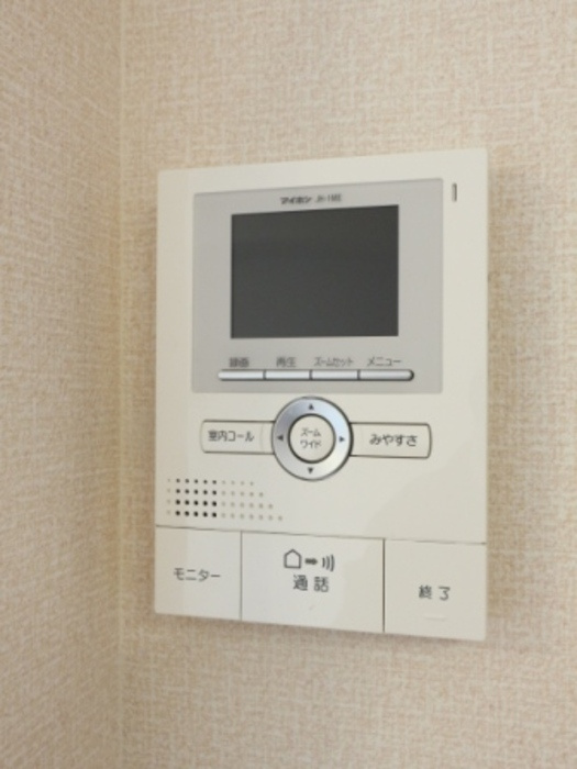 プラシデスB棟のセキュリティ|モニター付きインターホンです