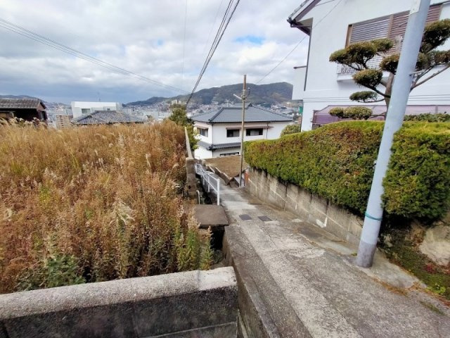 峰坂町土地の前面道路含む現地写真|前面道路