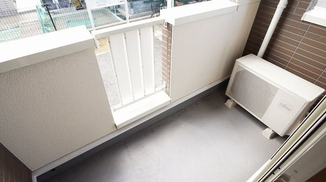 外からの目が気にならないバルコニーで洗濯物が干せます