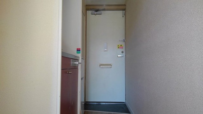 収納もある玄関です