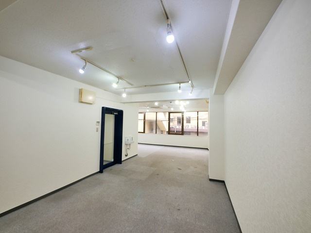 松井ビルの内装