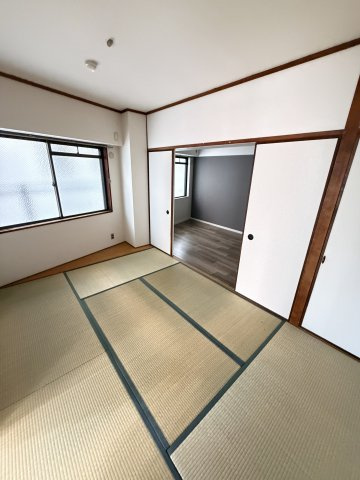 鯉川マンションの和室