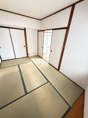 鯉川マンションの和室
