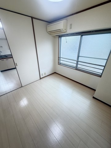 キャピタルマンションの洋室
