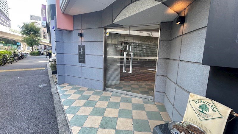 ジェイパーク青葉台弐番館のエントランス