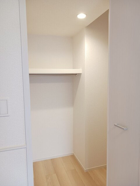 稲城市東長沼のアパートの収納