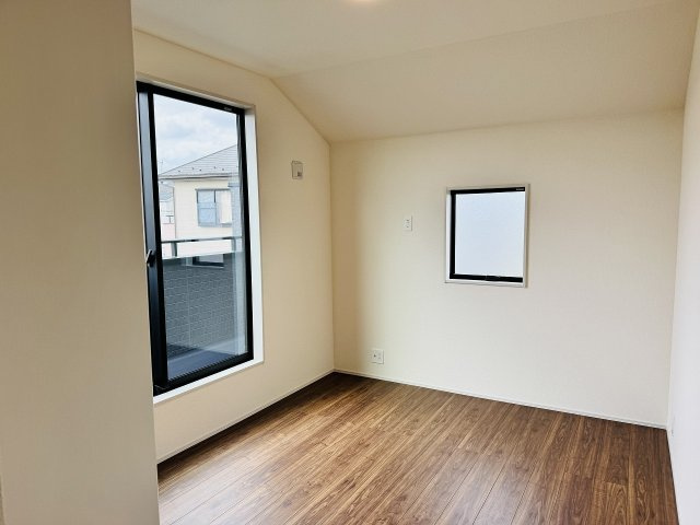 八王子市　上壱分方町　新築一戸建て　１８期の子供部屋|～2階バルコニーに面している6.5帖の洋室です～
