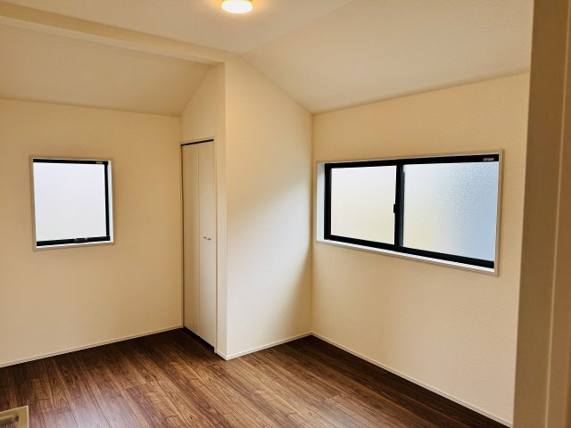 八王子市　上壱分方町　新築一戸建て　１８期の洋室|～2階5.5帖の洋室　2面採光で明るく風通しの良いお部屋です～
